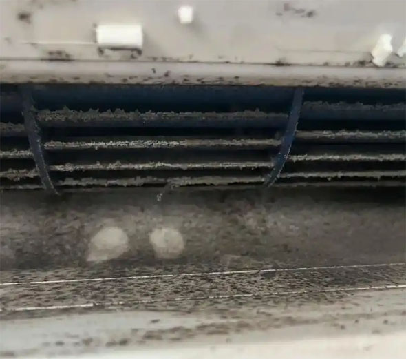 盘龙空调吹的风有股烧焦味是怎么回事